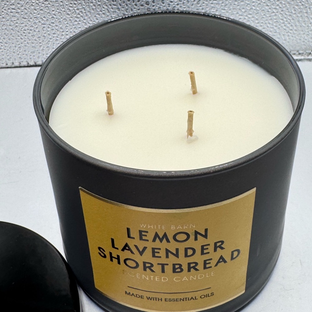 Bath & Body Works Lemon Lavender Shortbread 3 Wick Candle - Picture 3 of 3